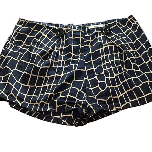 Papaya size 8 short - Picture 1 of 8